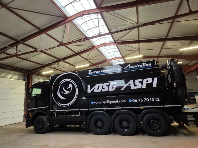 Camion-VosgAspi-terrassement-par-aspiration-avec-opérateur-grand-est